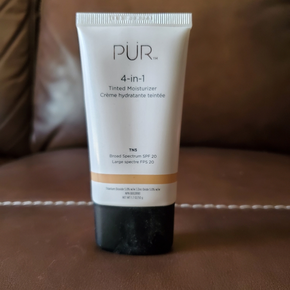 PUR Tinted moisturizer 4 in 1